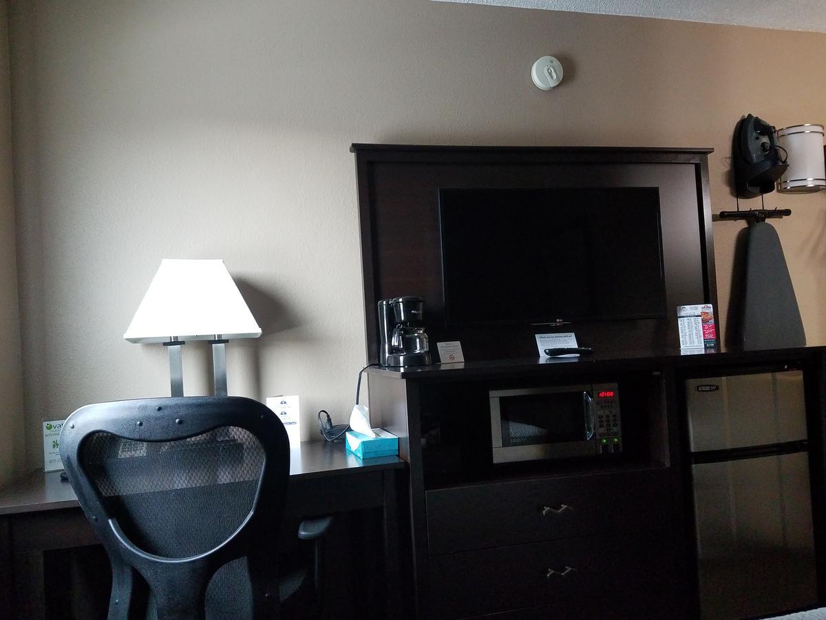 Americas Best Value Inn And Suites Бісмарк Екстер'єр фото